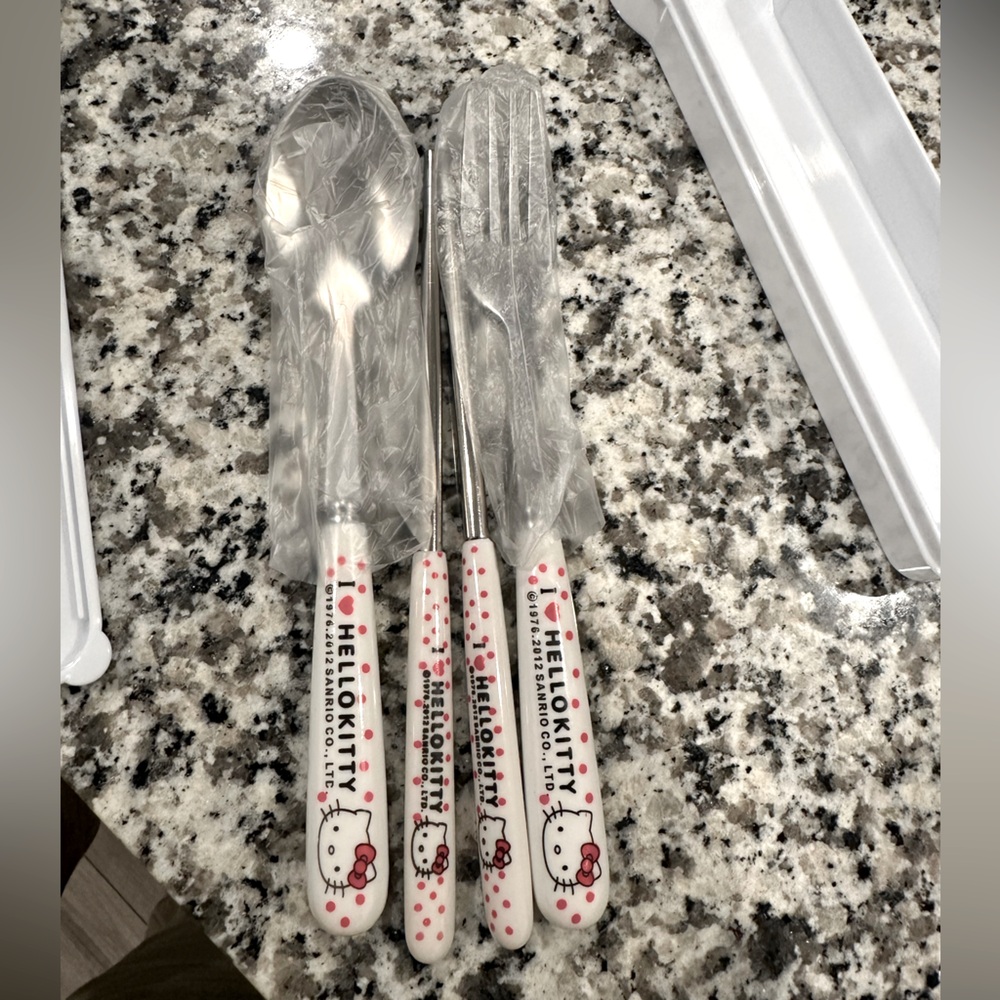 HELLO KITTY KIDS CUTLERY SET! With chopsticks!